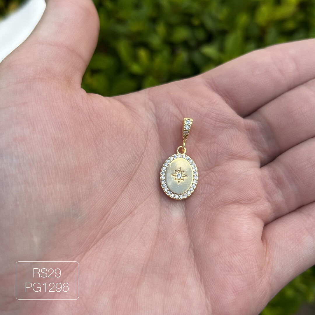 Pingente Estrela Oval Cravejado em Volta Cristal Dourado